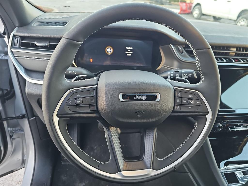 new 2025 Jeep Grand Cherokee car, priced at $44,655