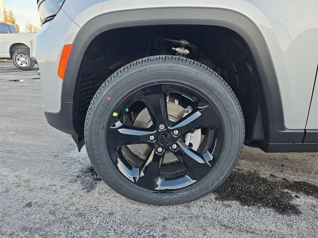 new 2025 Jeep Grand Cherokee car, priced at $44,655