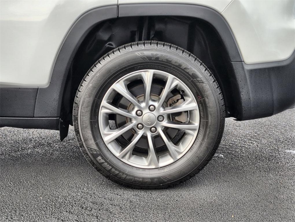 used 2019 Jeep Cherokee car, priced at $18,789