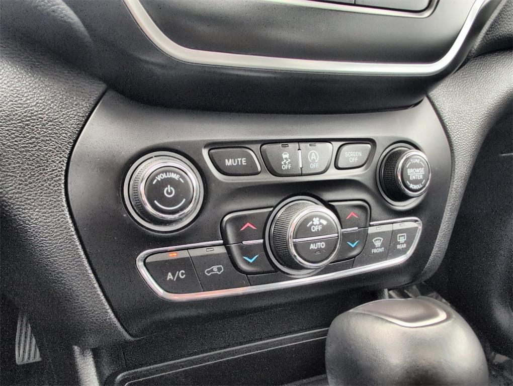 used 2019 Jeep Cherokee car, priced at $18,789