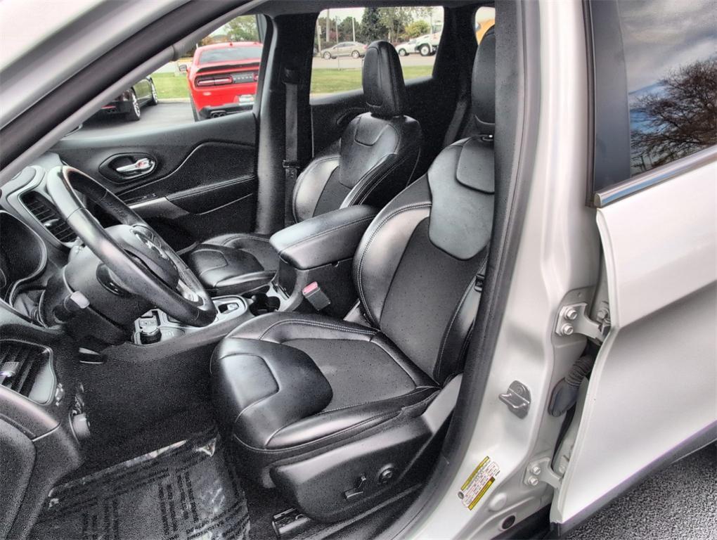 used 2019 Jeep Cherokee car, priced at $18,789