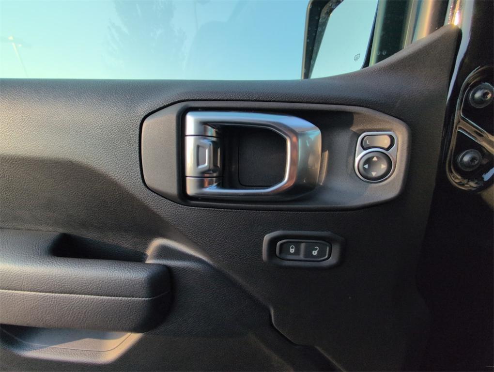 new 2025 Jeep Wrangler car, priced at $43,797