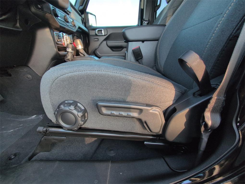 new 2025 Jeep Wrangler car, priced at $43,797