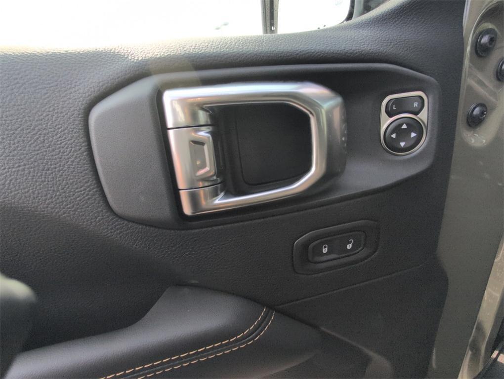 new 2025 Jeep Gladiator car, priced at $44,695