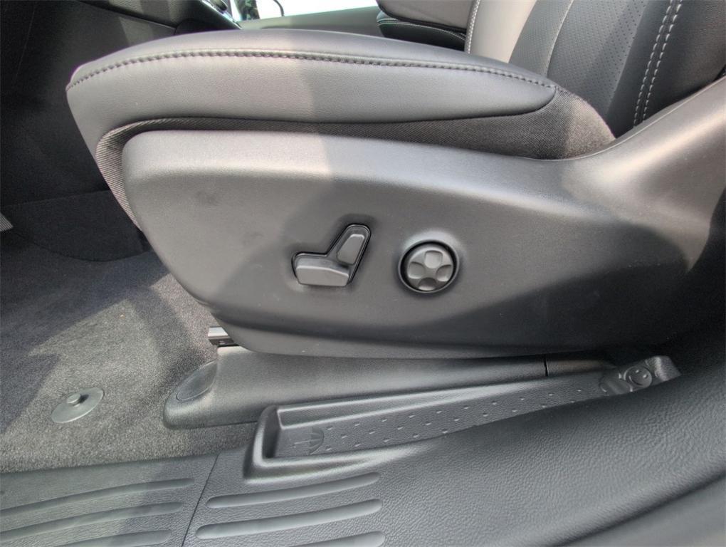 new 2025 Chrysler Pacifica Hybrid car, priced at $40,843