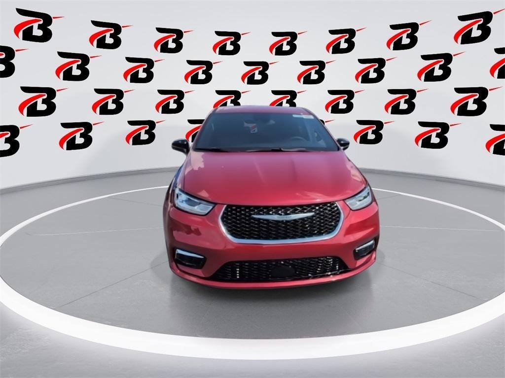 new 2025 Chrysler Pacifica car, priced at $41,527