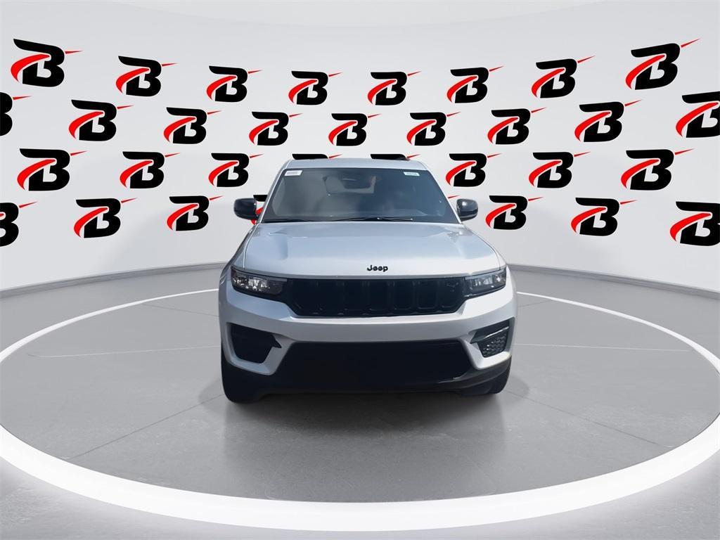 new 2025 Jeep Grand Cherokee car, priced at $45,650