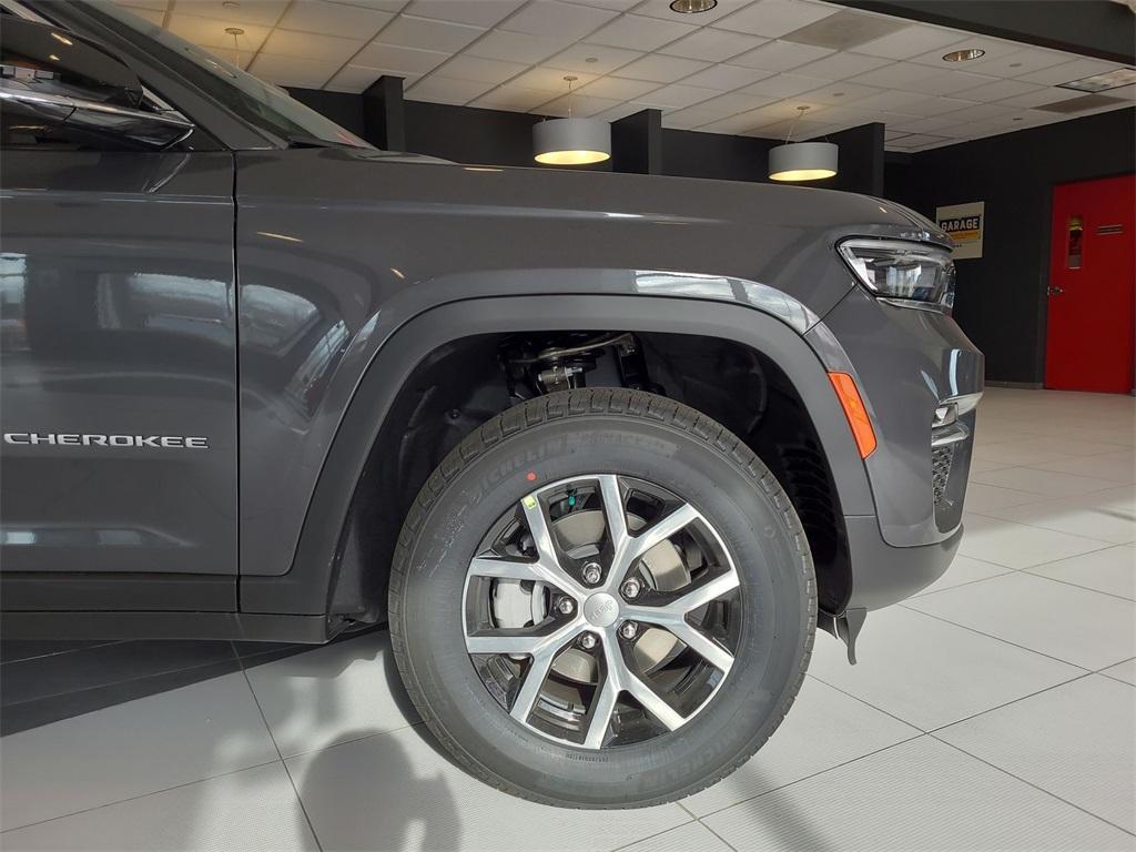 new 2025 Jeep Grand Cherokee car, priced at $44,510
