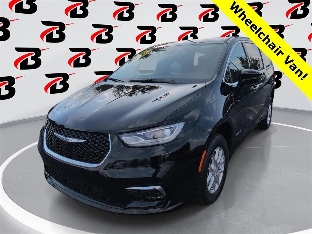 new 2025 Chrysler Pacifica car, priced at $43,475