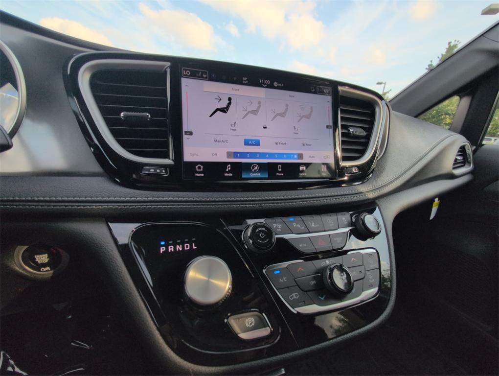 new 2025 Chrysler Pacifica car, priced at $65,642