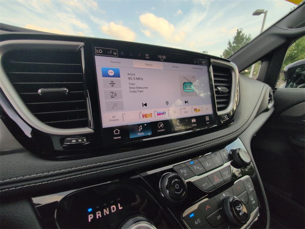 new 2025 Chrysler Pacifica car, priced at $65,642