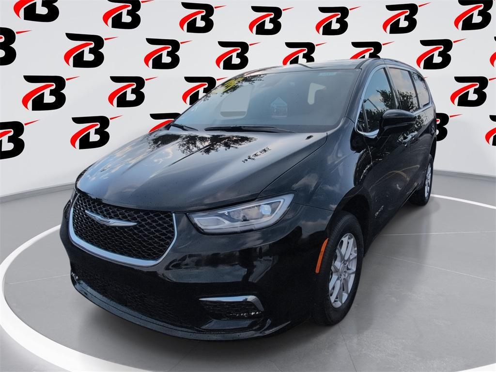 new 2025 Chrysler Pacifica car, priced at $45,725