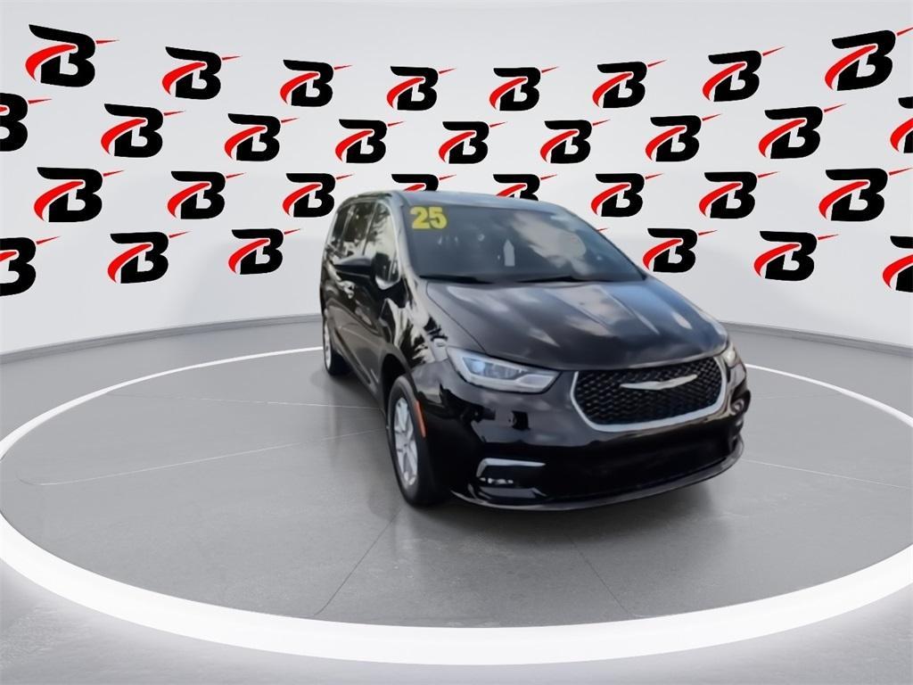 new 2025 Chrysler Pacifica car, priced at $65,642