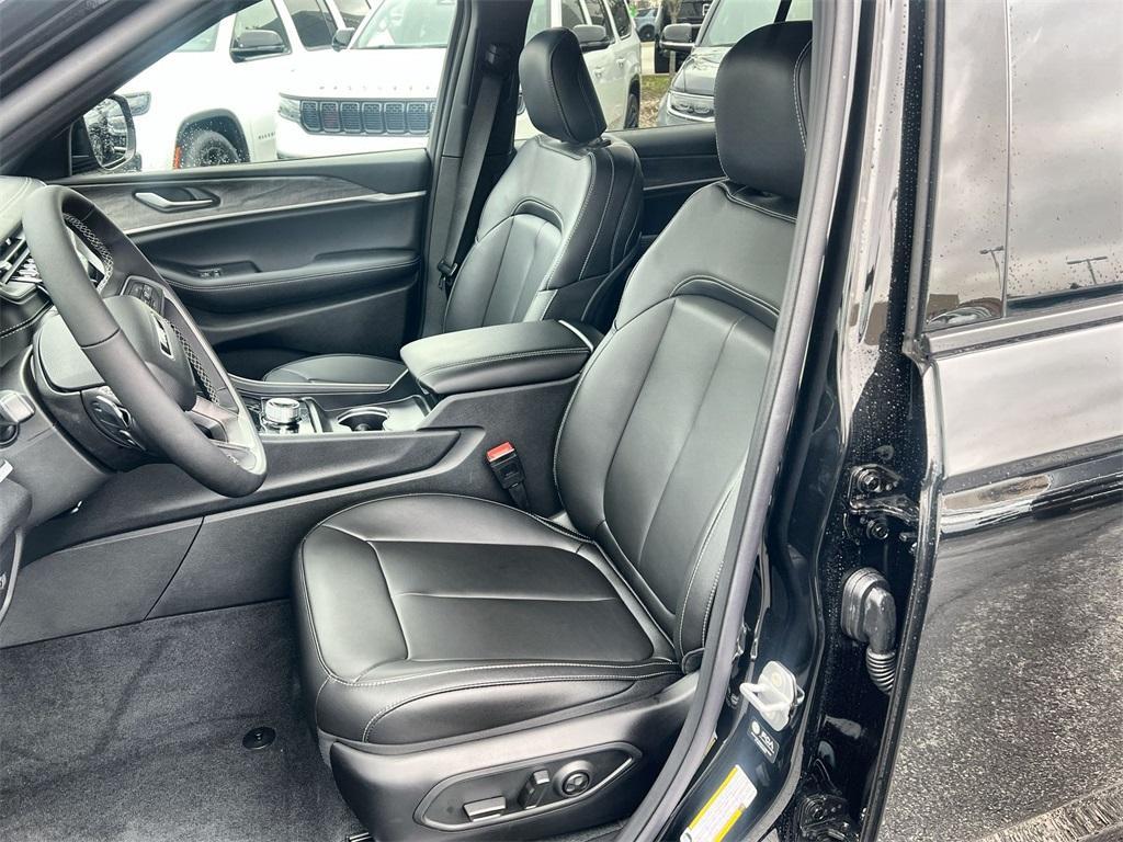 new 2025 Jeep Grand Cherokee L car, priced at $46,422