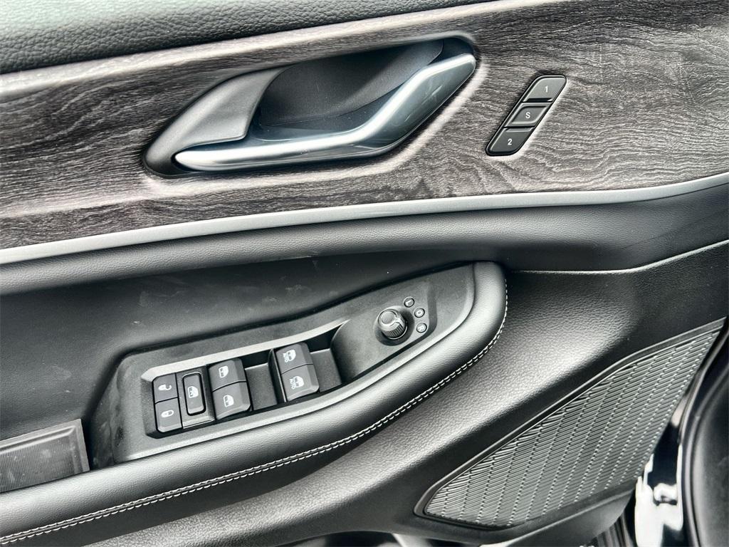 new 2025 Jeep Grand Cherokee L car, priced at $46,422