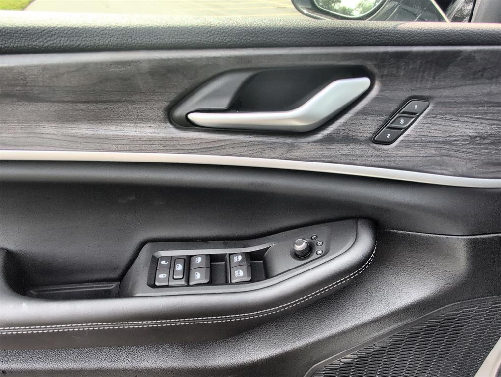 new 2025 Jeep Grand Cherokee car, priced at $44,638