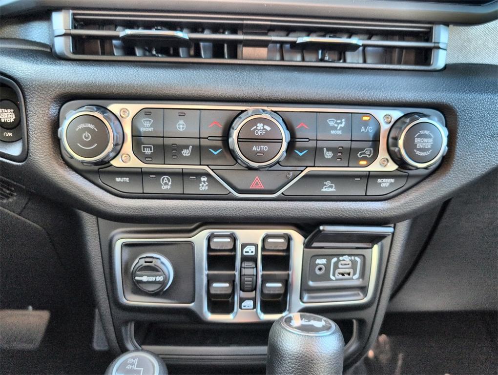 new 2025 Jeep Wrangler car, priced at $46,458