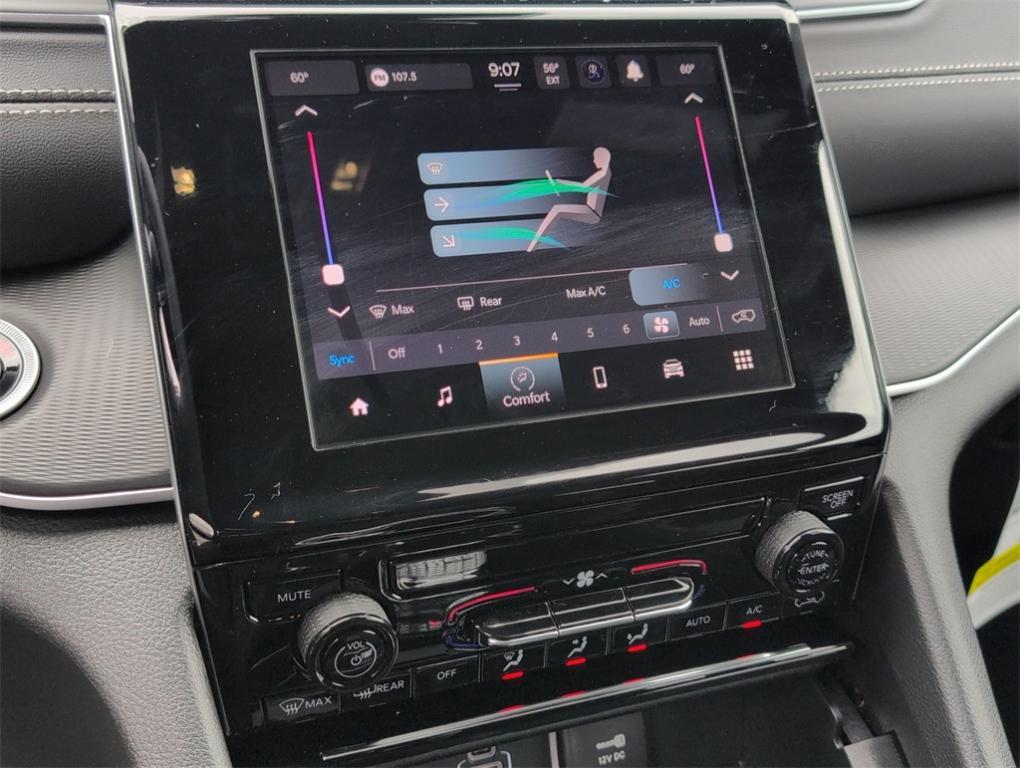 new 2025 Jeep Grand Cherokee car, priced at $40,530