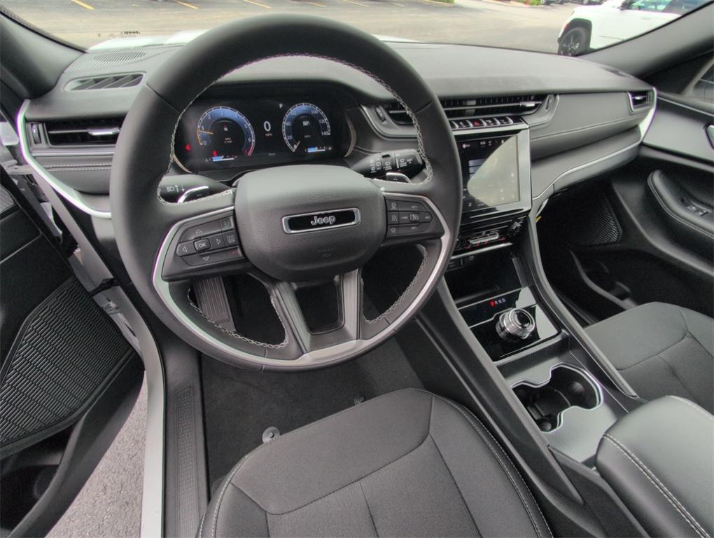 new 2025 Jeep Grand Cherokee car, priced at $40,530