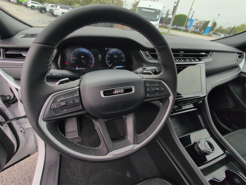 new 2025 Jeep Grand Cherokee car, priced at $43,718