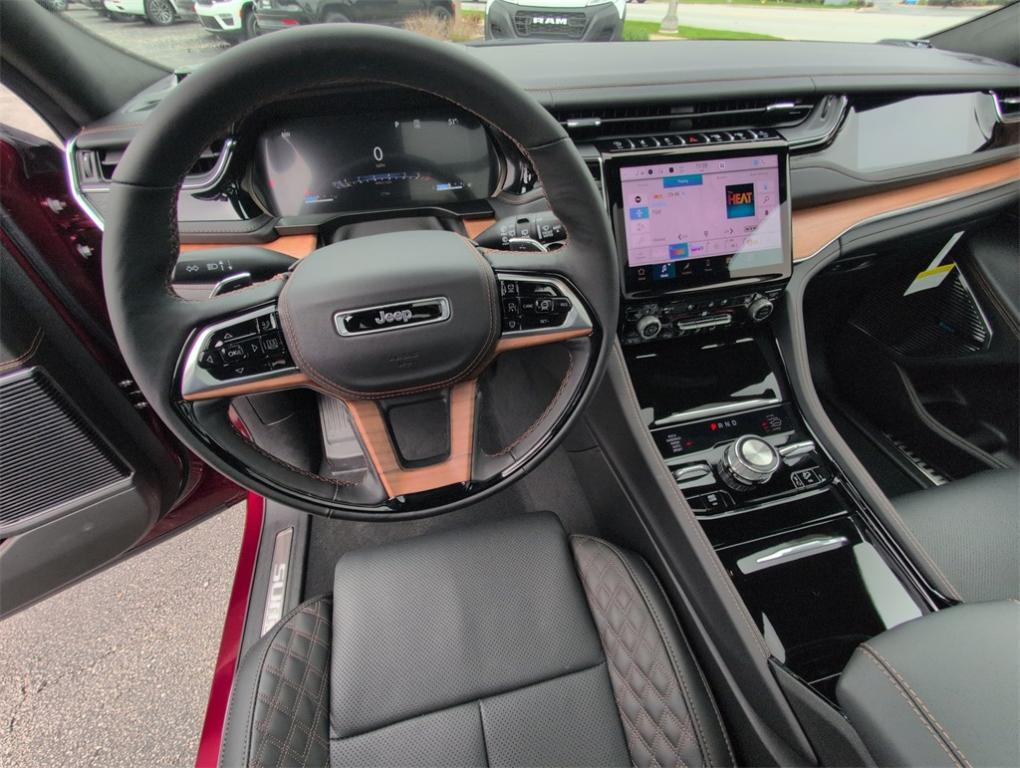 new 2025 Jeep Grand Cherokee car, priced at $61,157