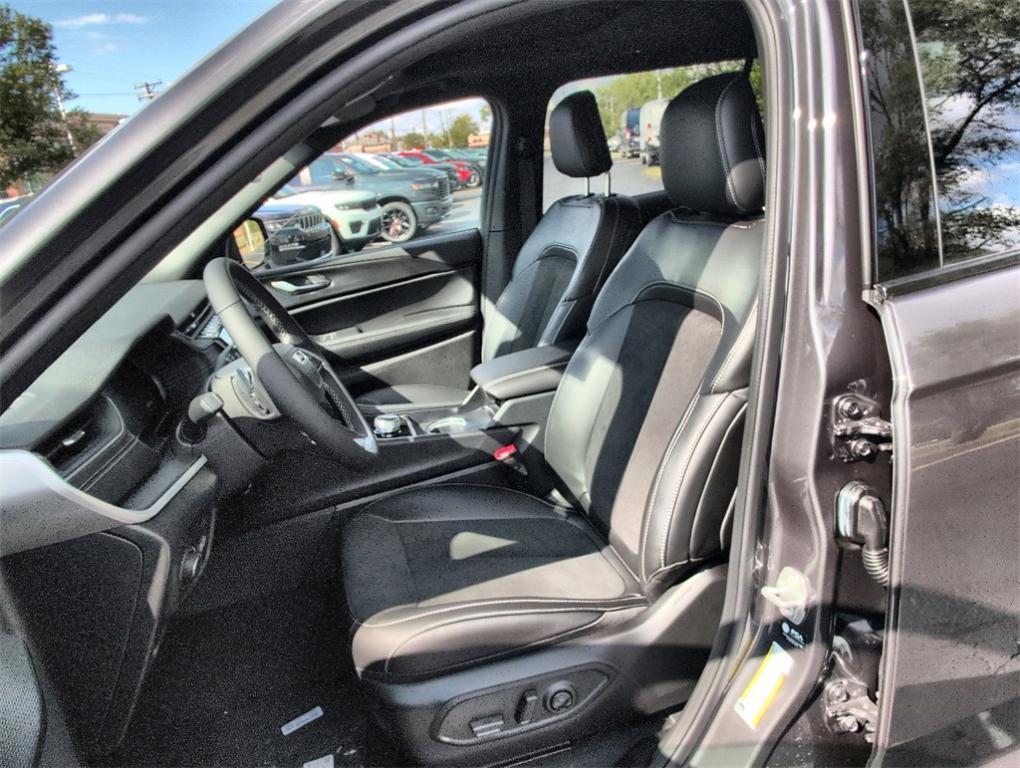 new 2025 Jeep Grand Cherokee L car, priced at $49,156