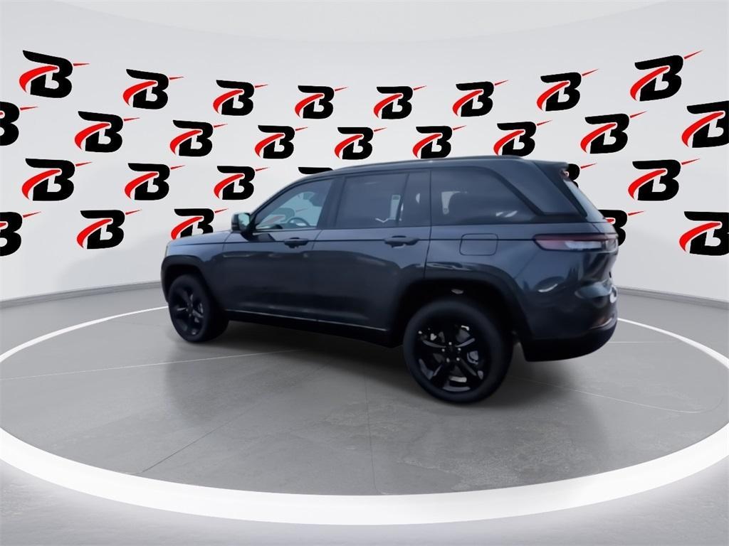 new 2025 Jeep Grand Cherokee car, priced at $42,667