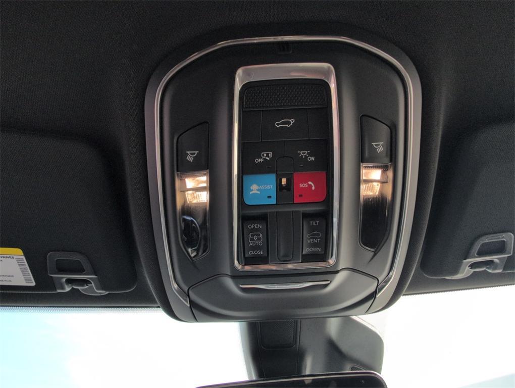 new 2025 Jeep Grand Cherokee car, priced at $42,667