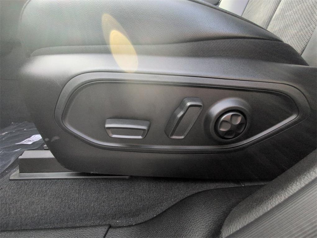 new 2025 Jeep Grand Cherokee car, priced at $42,667