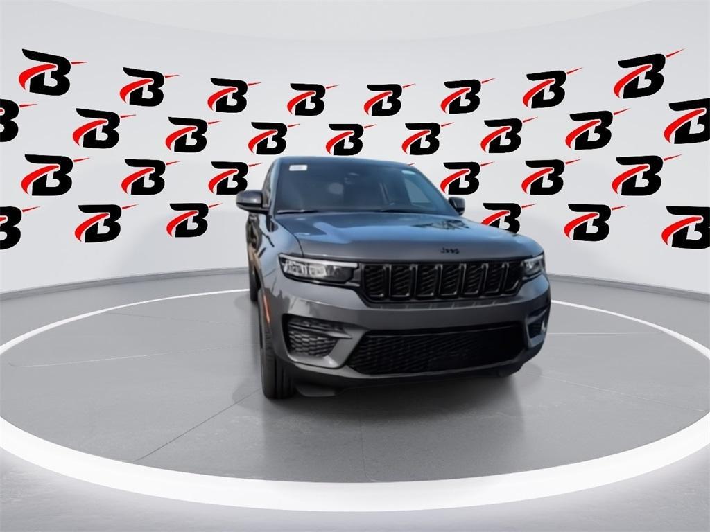 new 2025 Jeep Grand Cherokee car, priced at $42,667