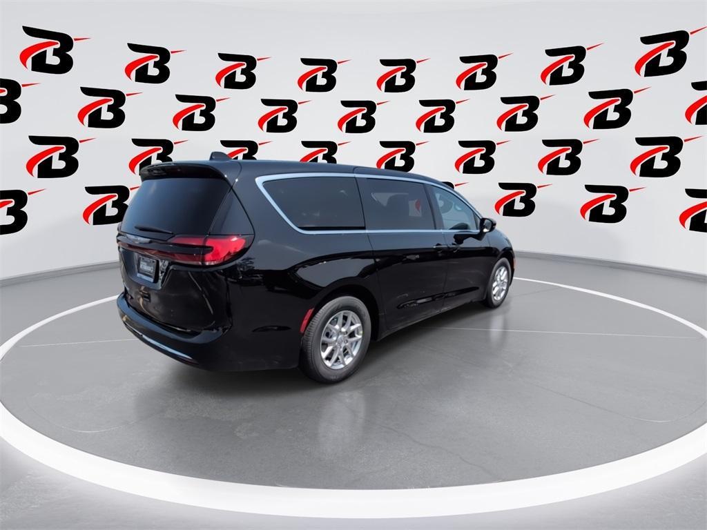 new 2025 Chrysler Pacifica car, priced at $43,818