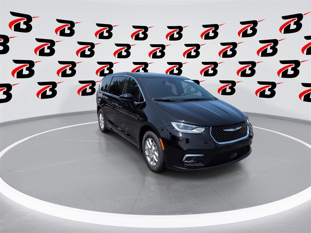 new 2025 Chrysler Pacifica car, priced at $43,818