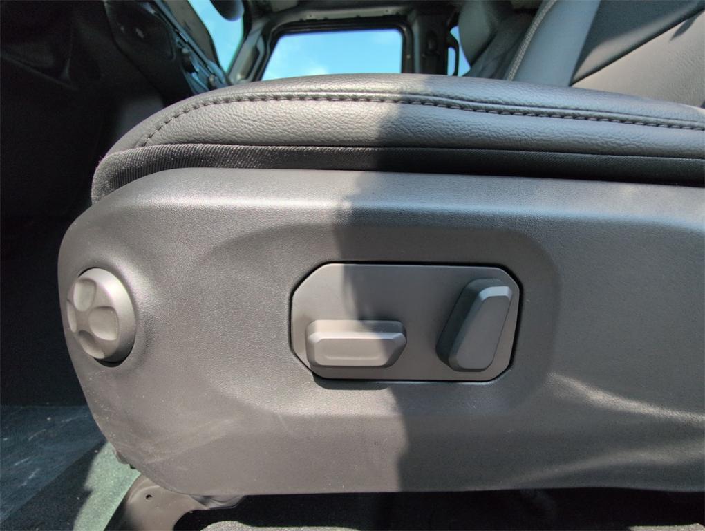 new 2025 Jeep Wrangler car, priced at $50,474