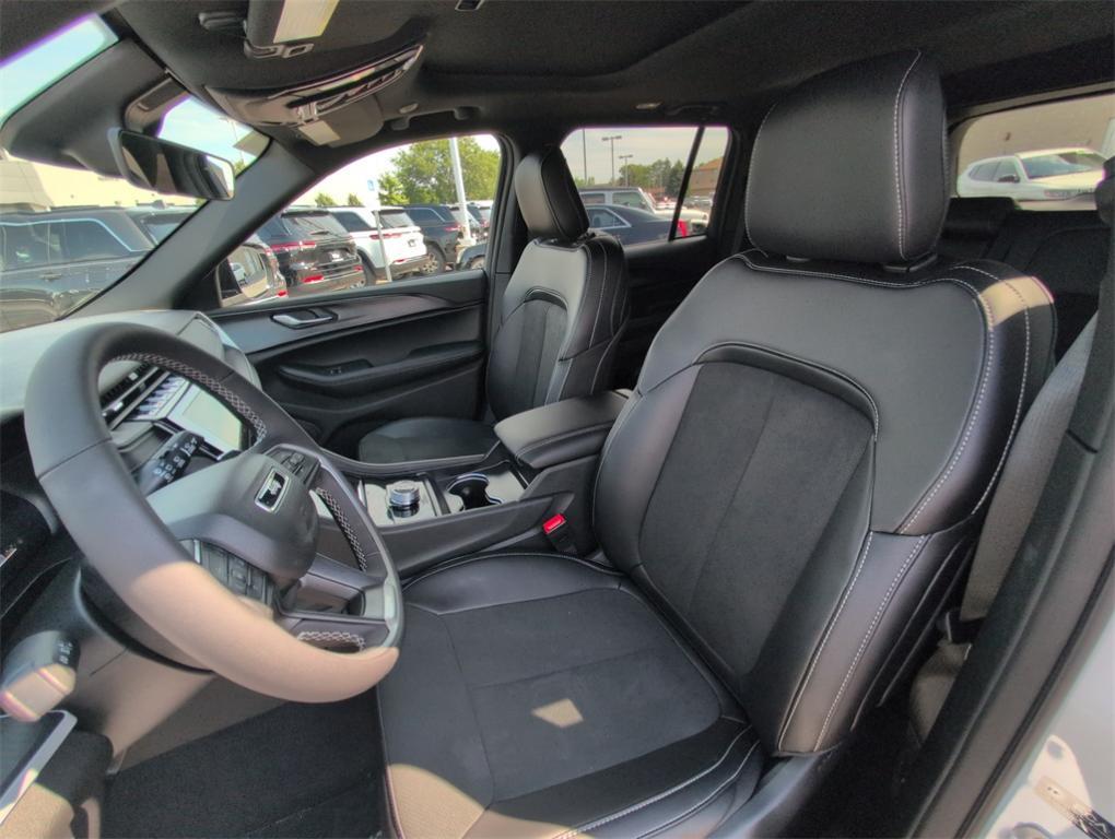 new 2025 Jeep Grand Cherokee car, priced at $42,158
