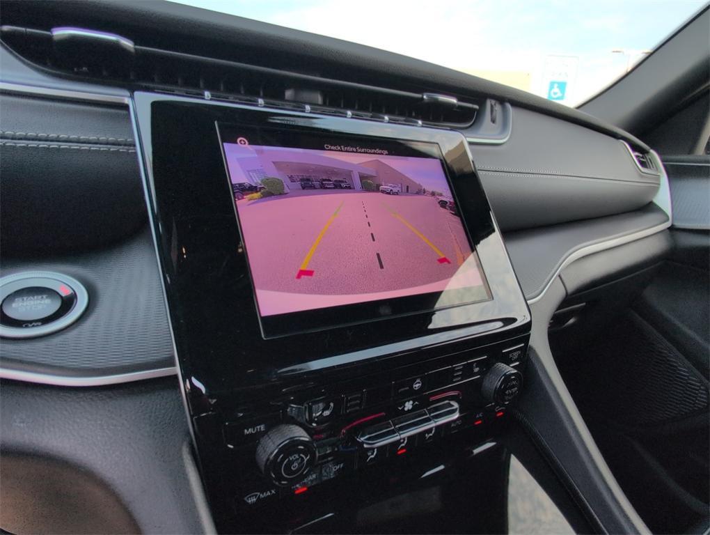 new 2025 Jeep Grand Cherokee car, priced at $42,158