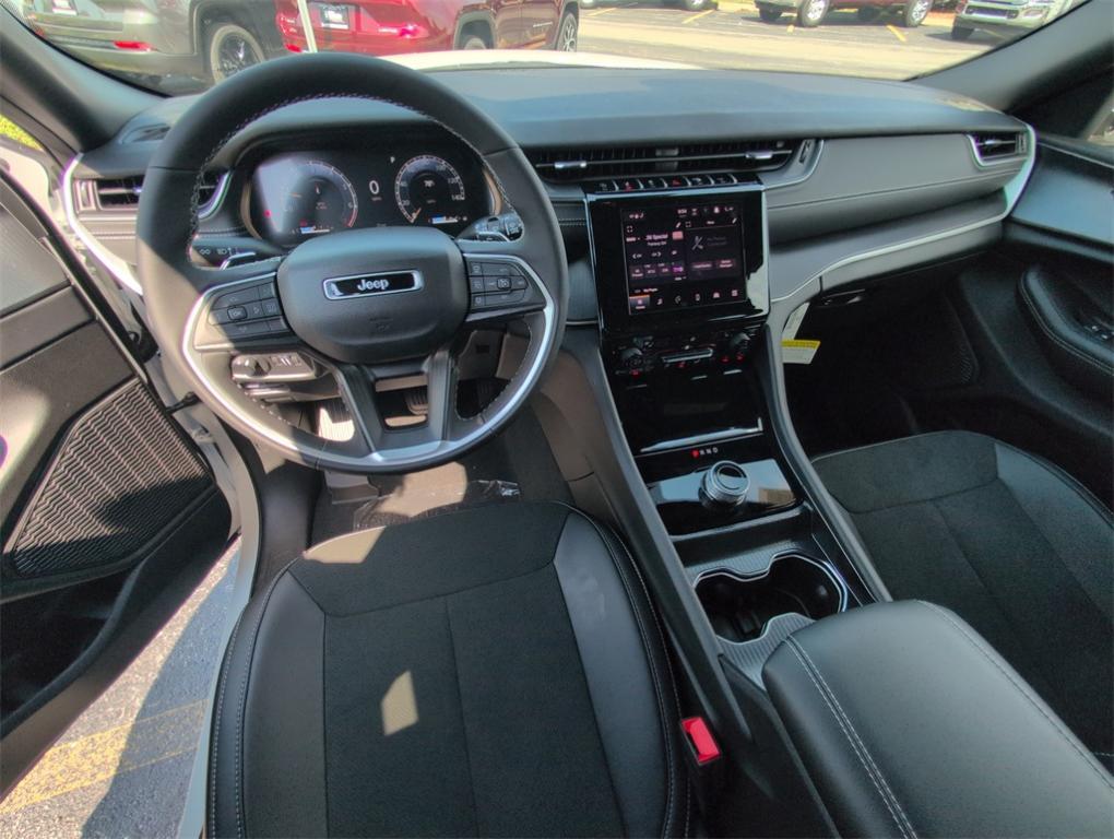 new 2025 Jeep Grand Cherokee car, priced at $42,158