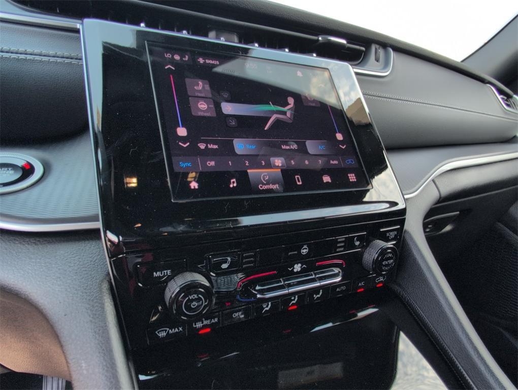 new 2025 Jeep Grand Cherokee car, priced at $42,158