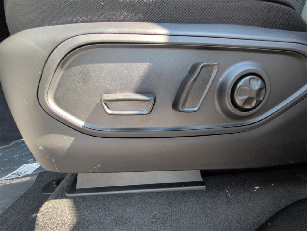 new 2025 Jeep Grand Cherokee car, priced at $42,158