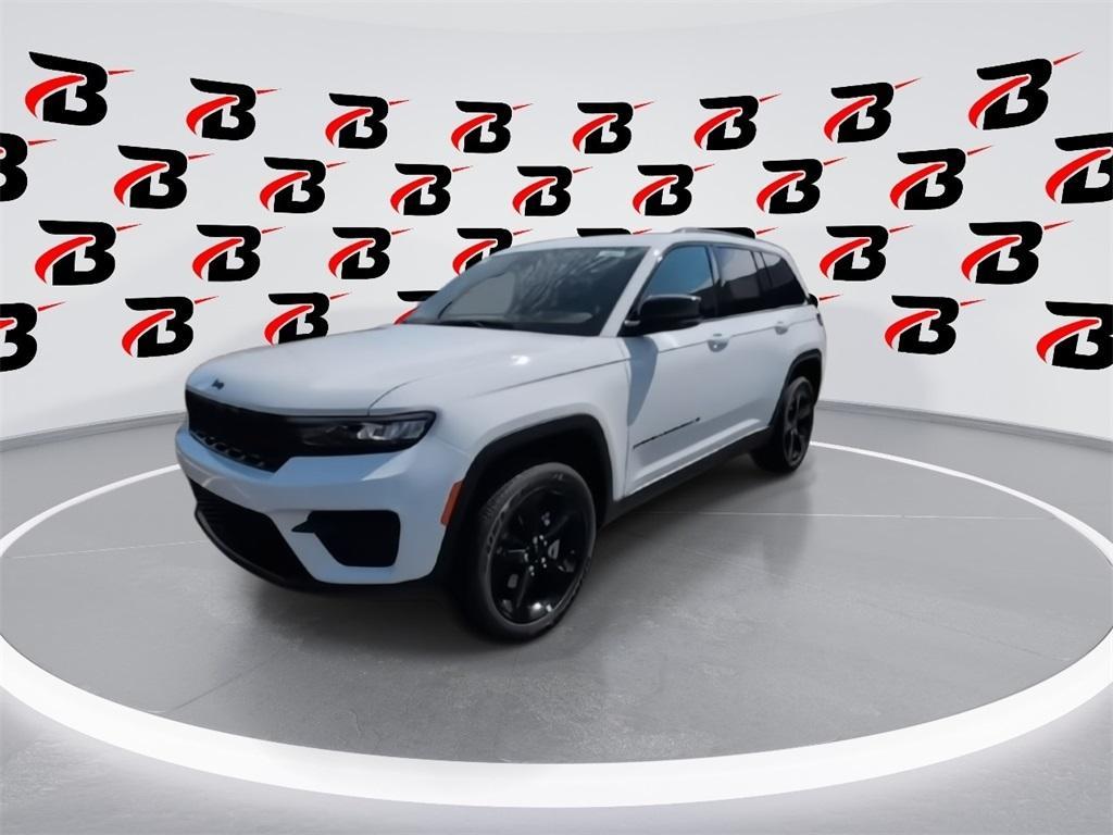 new 2025 Jeep Grand Cherokee car, priced at $42,158