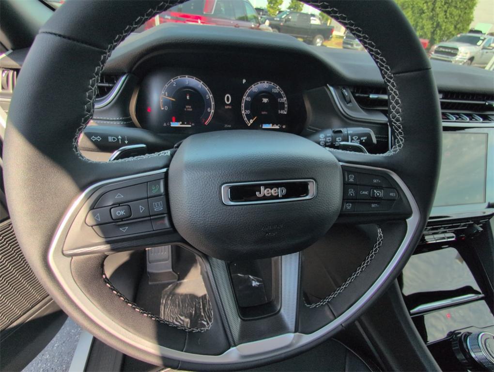 new 2025 Jeep Grand Cherokee car, priced at $42,158