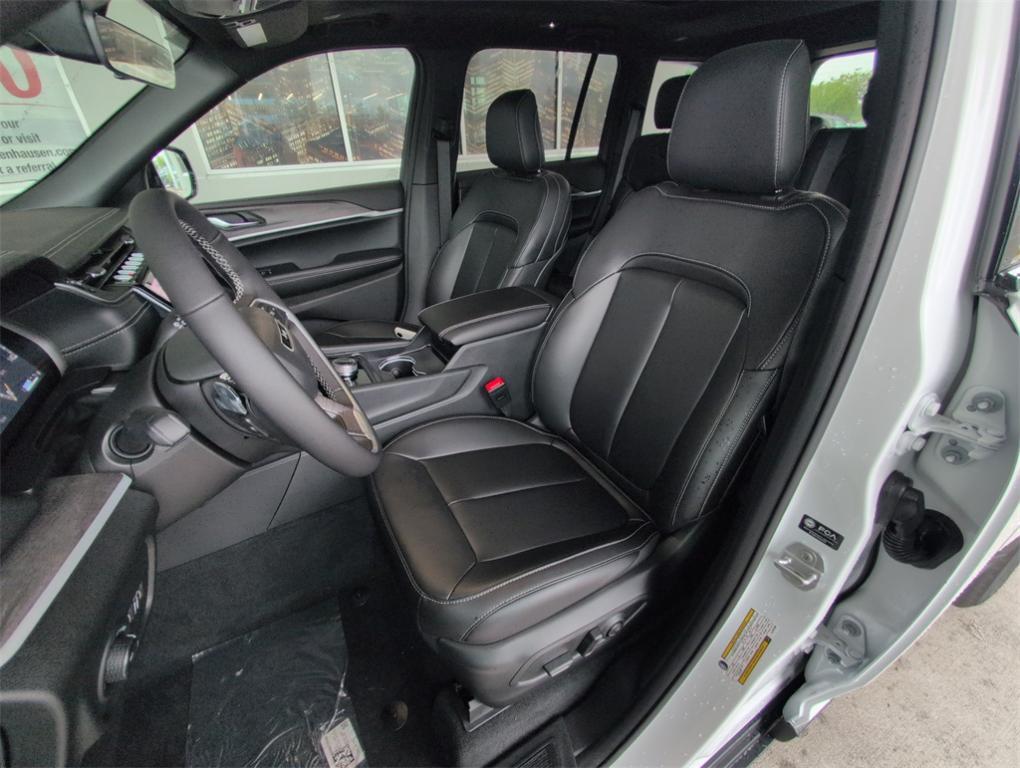 new 2025 Jeep Grand Cherokee car, priced at $43,327