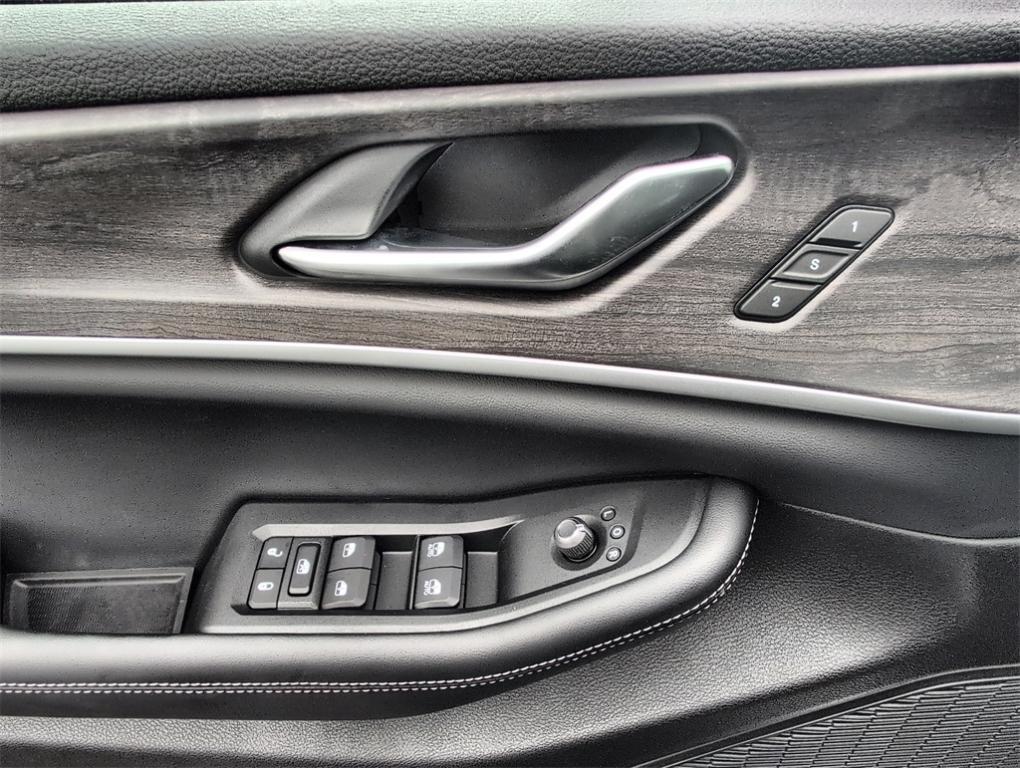 new 2025 Jeep Grand Cherokee car, priced at $50,224