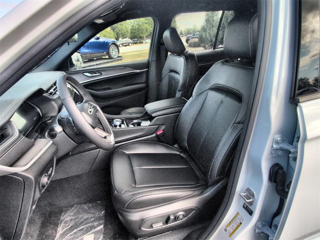 new 2025 Jeep Grand Cherokee car, priced at $44,602