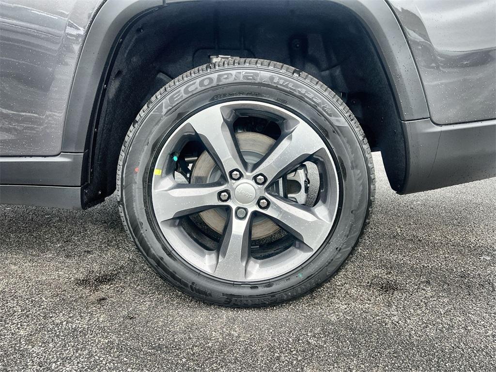 new 2025 Jeep Grand Cherokee L car, priced at $49,047