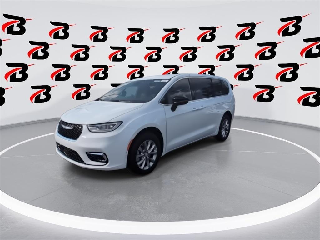 new 2026 Chrysler Pacifica car, priced at $43,920