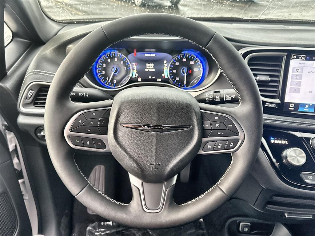 new 2025 Chrysler Pacifica car, priced at $42,749