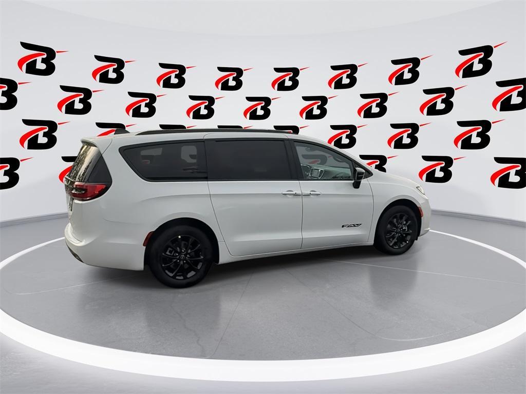 new 2025 Chrysler Pacifica car, priced at $42,749