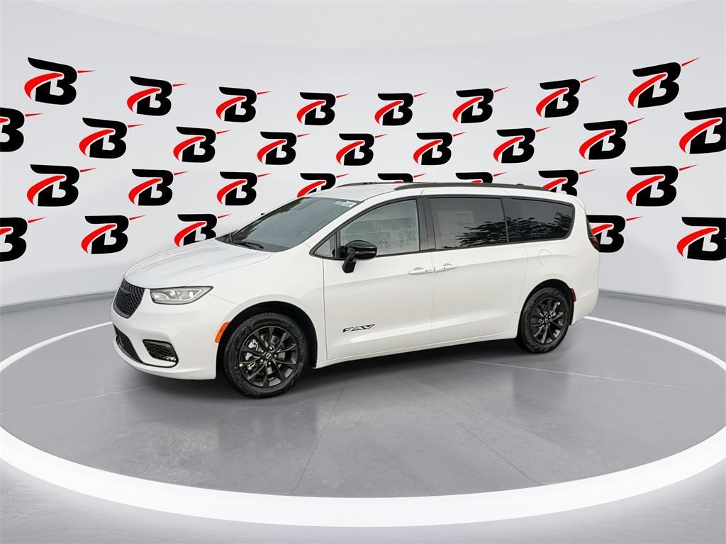 new 2025 Chrysler Pacifica car, priced at $42,749