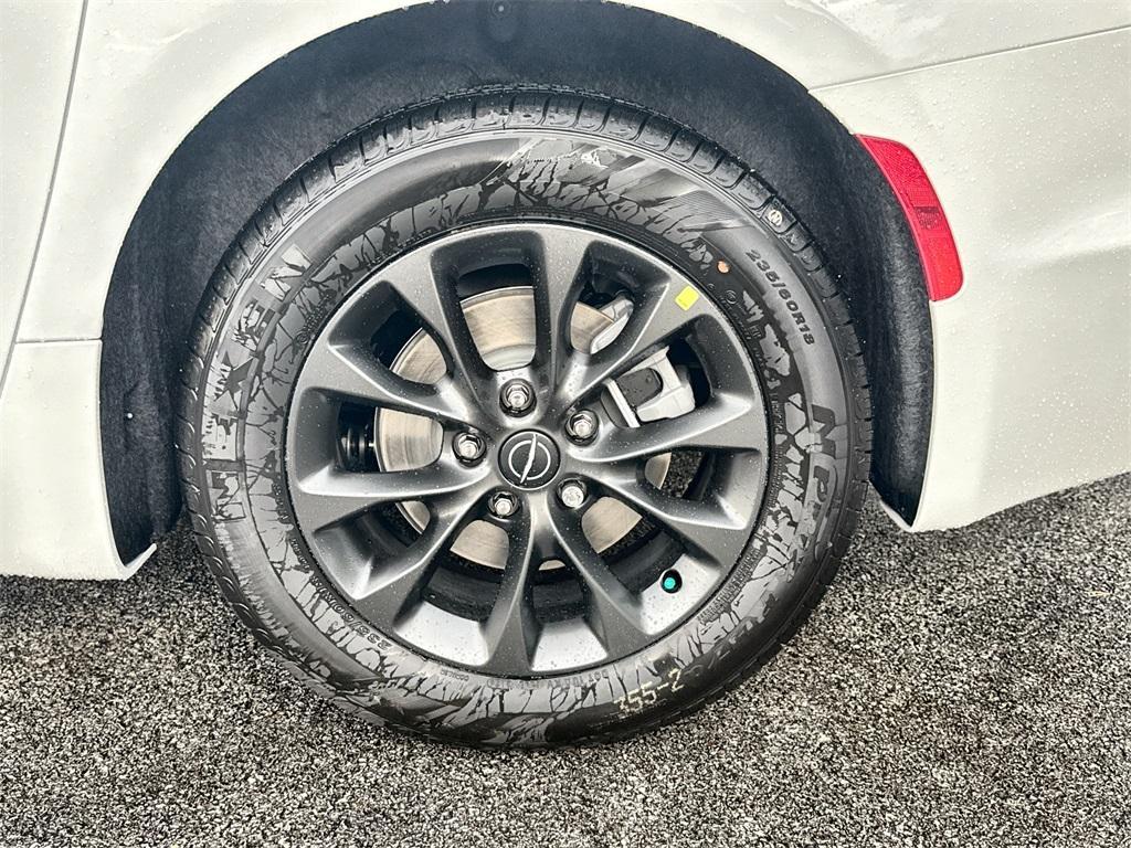 new 2025 Chrysler Pacifica car, priced at $42,749