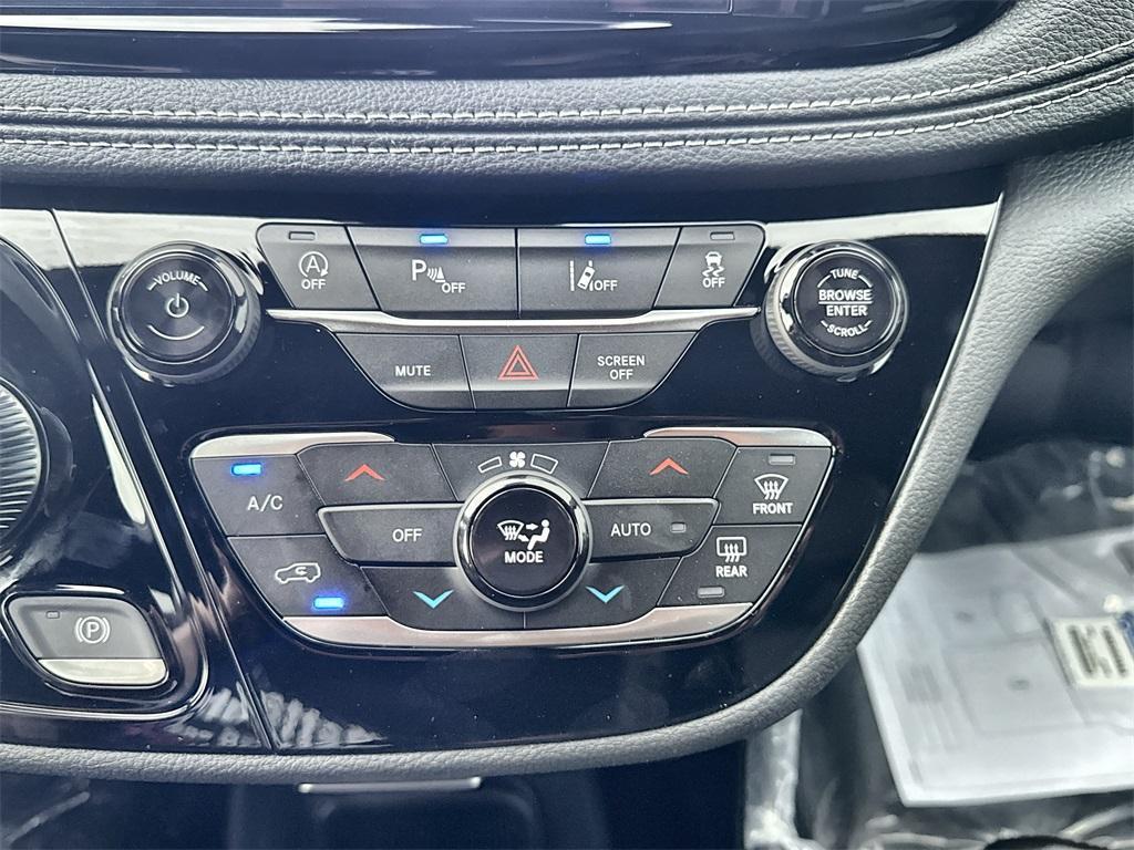 new 2025 Chrysler Pacifica car, priced at $42,749